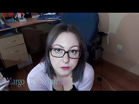 ❤️ Секси девојка са наочарима дубоко сише дилдо на камери ❤❌ Секс видео код нас ☑